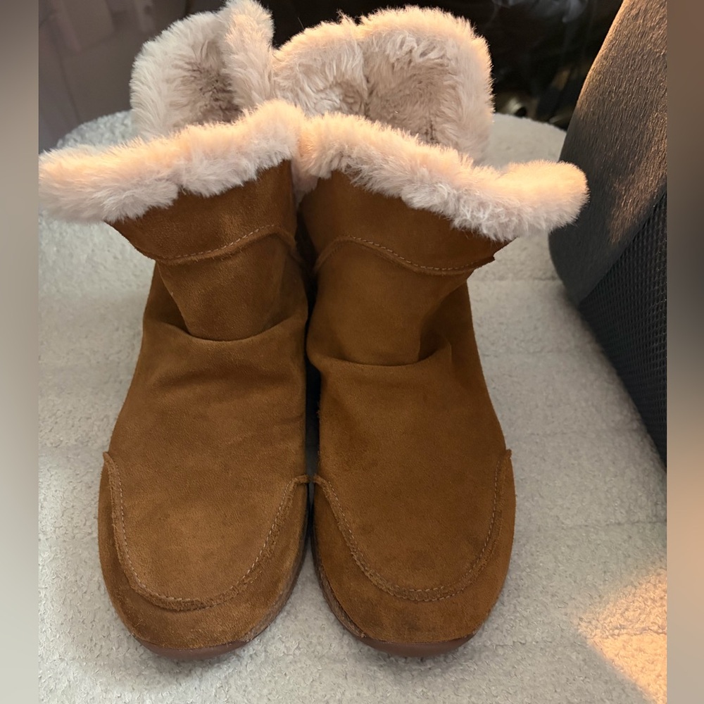 Taos Women’s Sherpa lined bootie